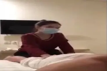Gadis Pelayan Hotel Cantik Pasrah Goyang Kasur