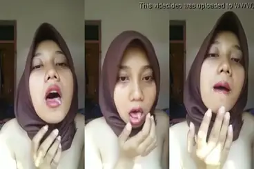 Ukhti Hijab Cantik Pasrah Servis Kasur Crot