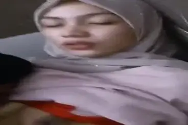 Ukhti Hijab Pink Cantik Pasrah Kasur Mandi